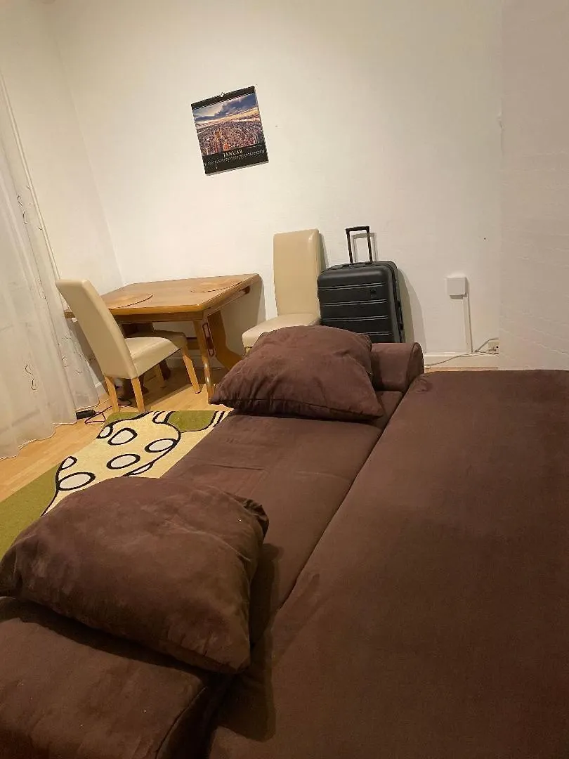 Rum i privatbostad Big Spacy Room For 2 Person,Close To Trade Fair, Free Parking, Supermarket Near Frankfurt am Main Tyskland